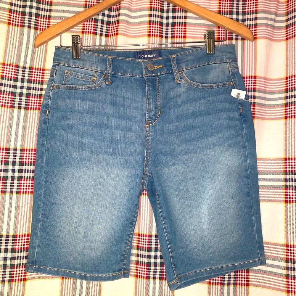 NWT OLD NAVY SIZE 16 REGULAR FIT STANDARD SHORTS